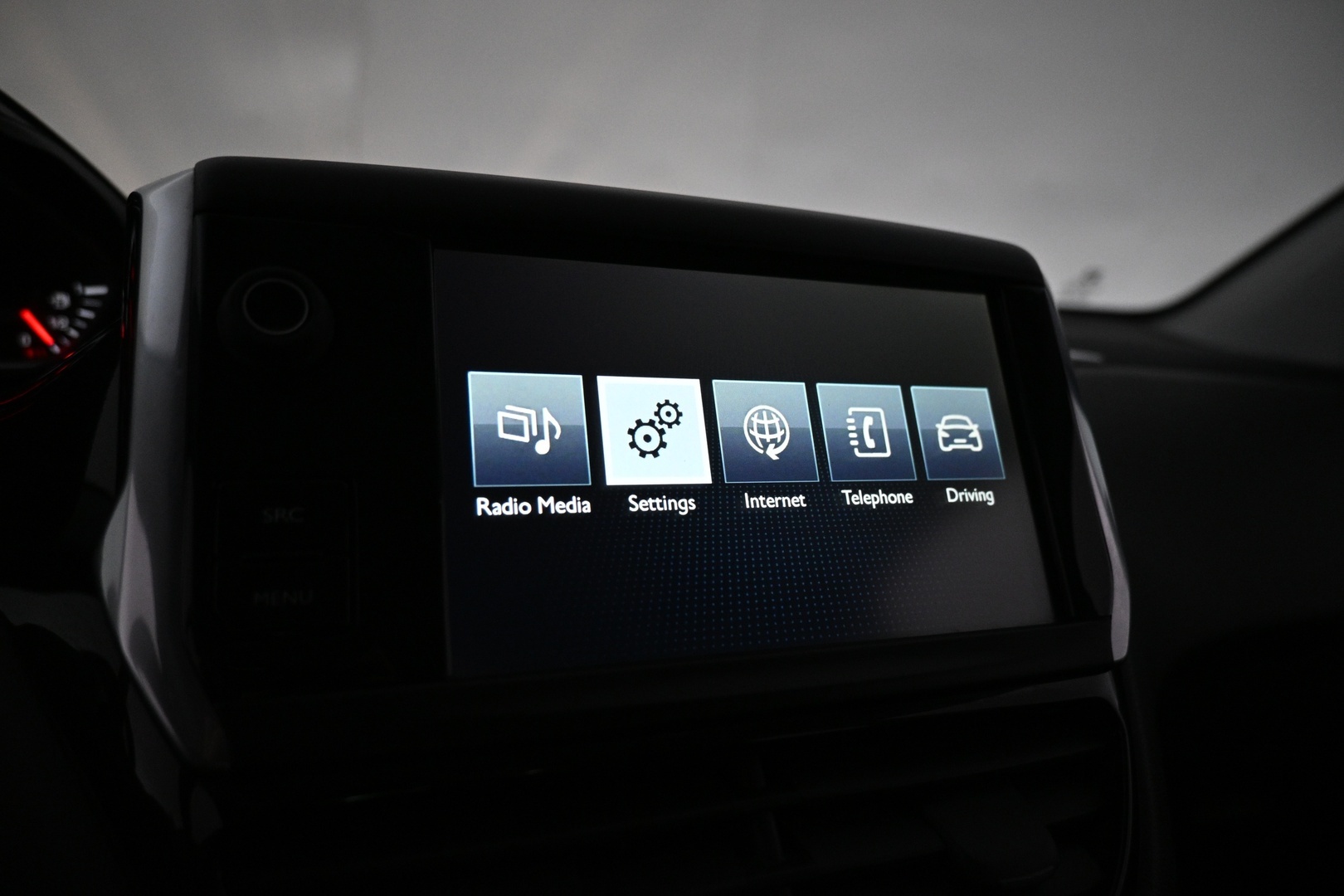 PEUGEOT 208 2015
