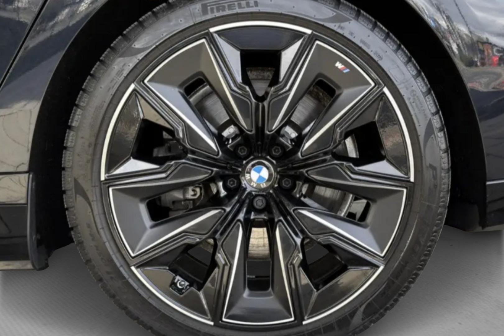 BMW i7 2024