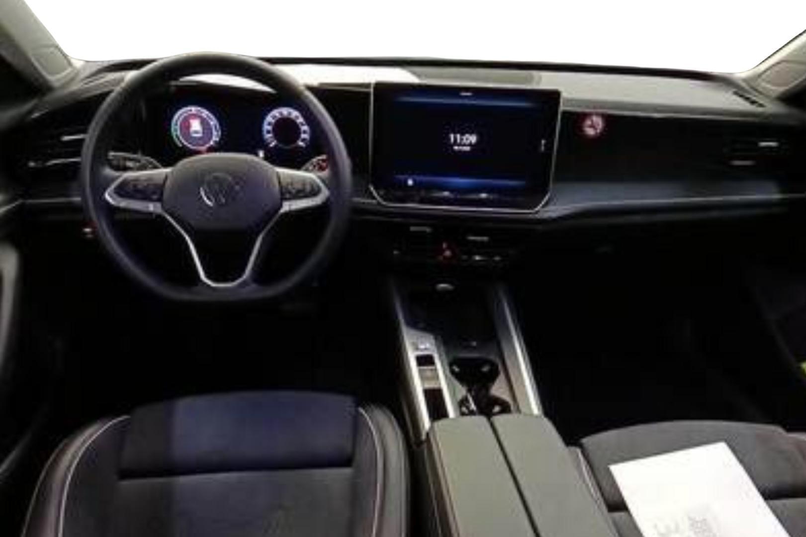 VOLKSWAGEN Passat 2025