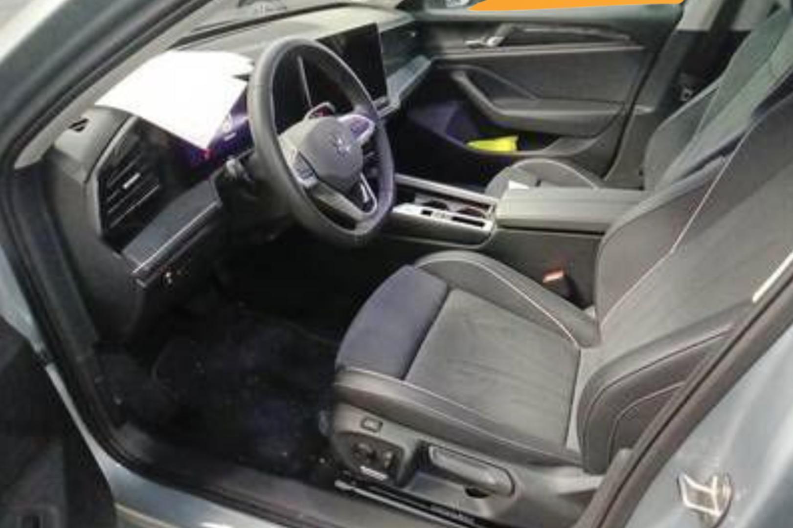 VOLKSWAGEN Passat 2025