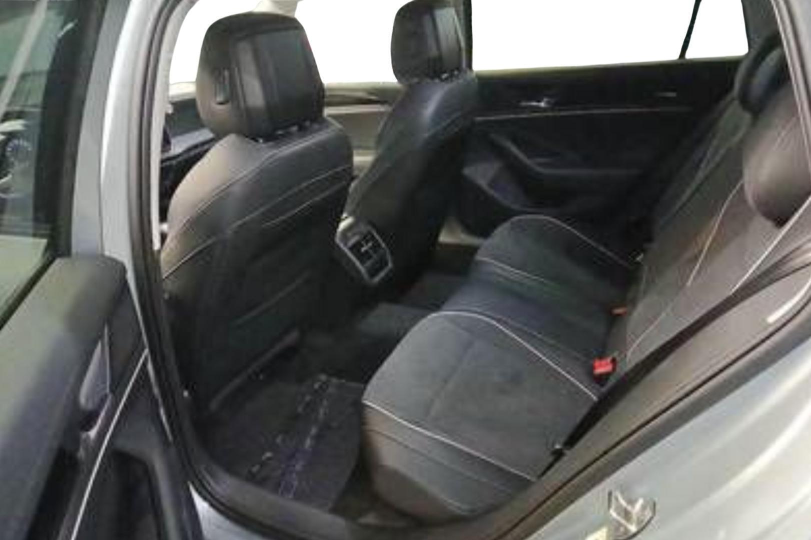 VOLKSWAGEN Passat 2025