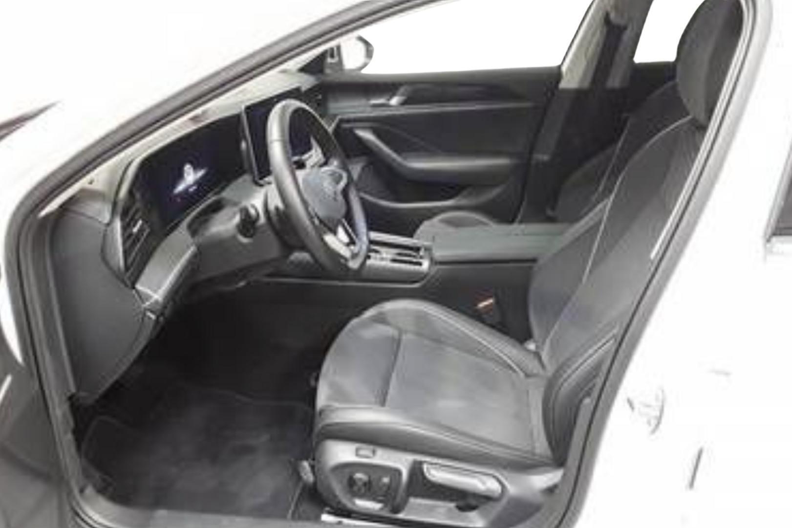 VOLKSWAGEN Passat 2025