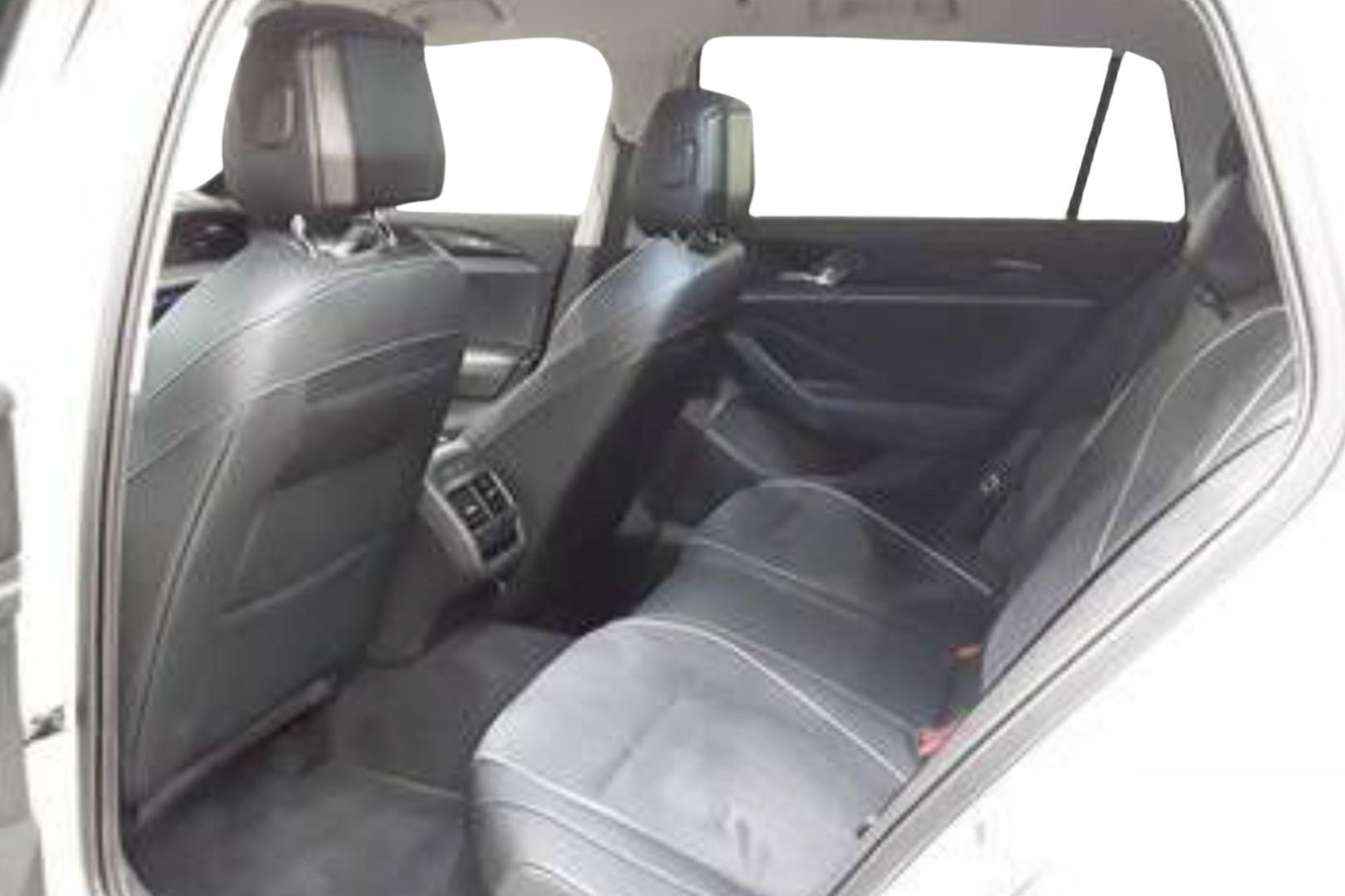 VOLKSWAGEN Passat 2025