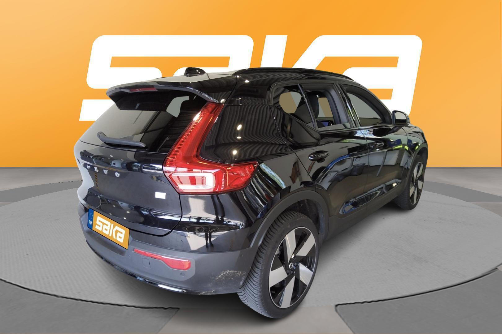 VOLVO XC40 2023