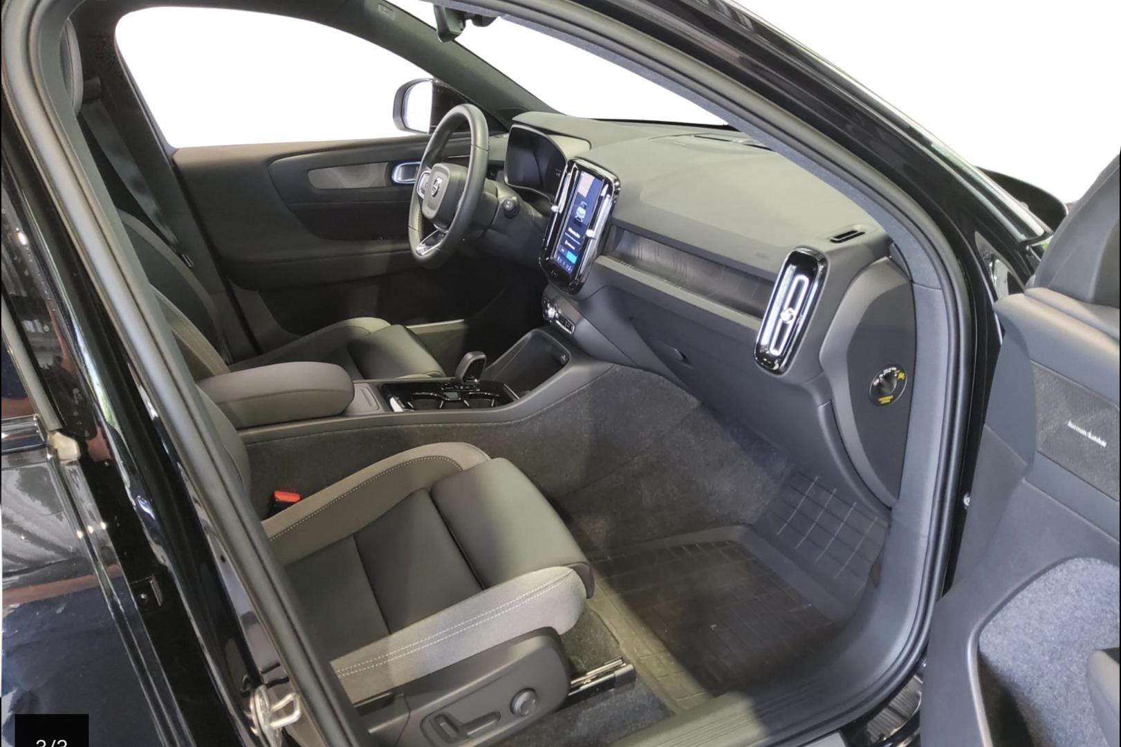 VOLVO XC40 2023