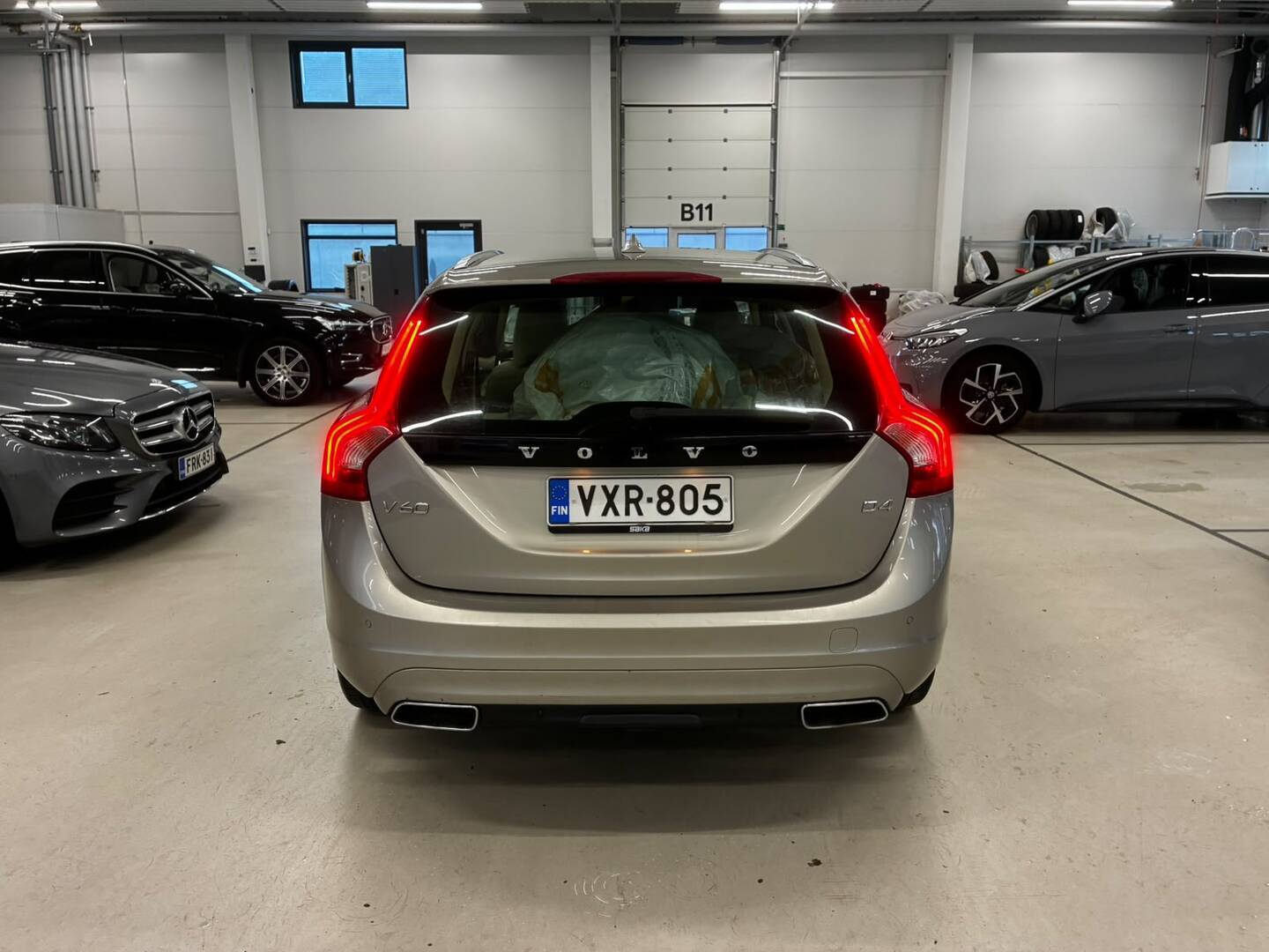 VOLVO V60 2015