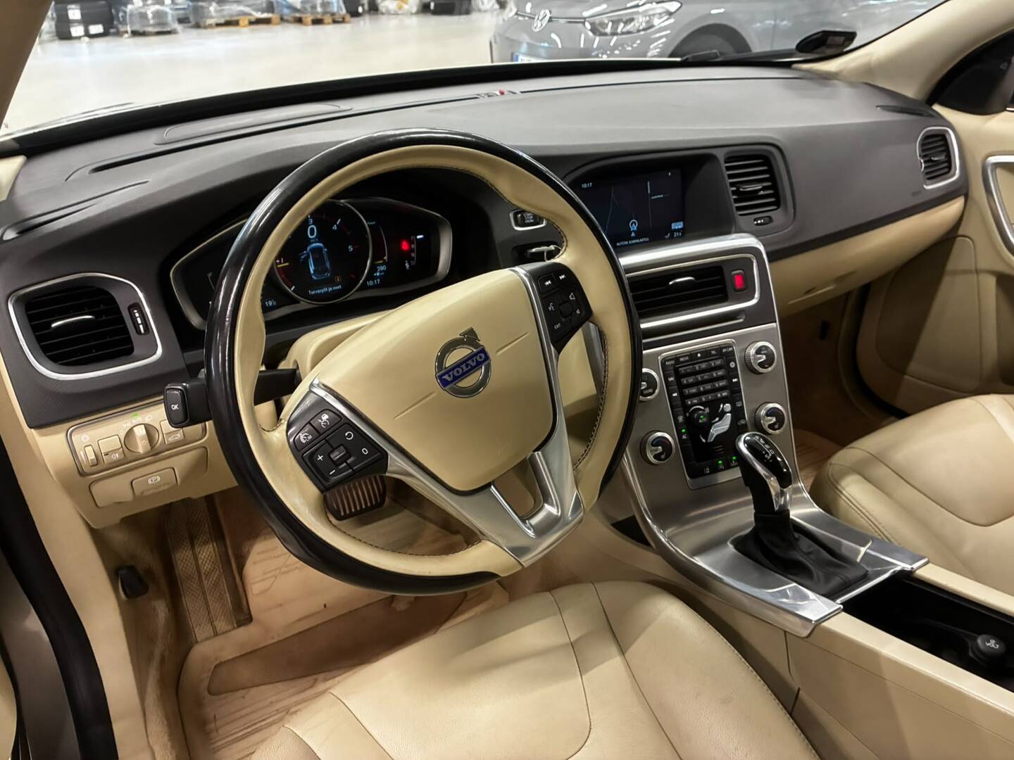 VOLVO V60 2015
