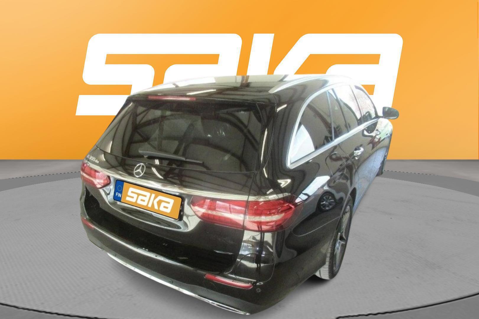 MERCEDES-BENZ E 2023