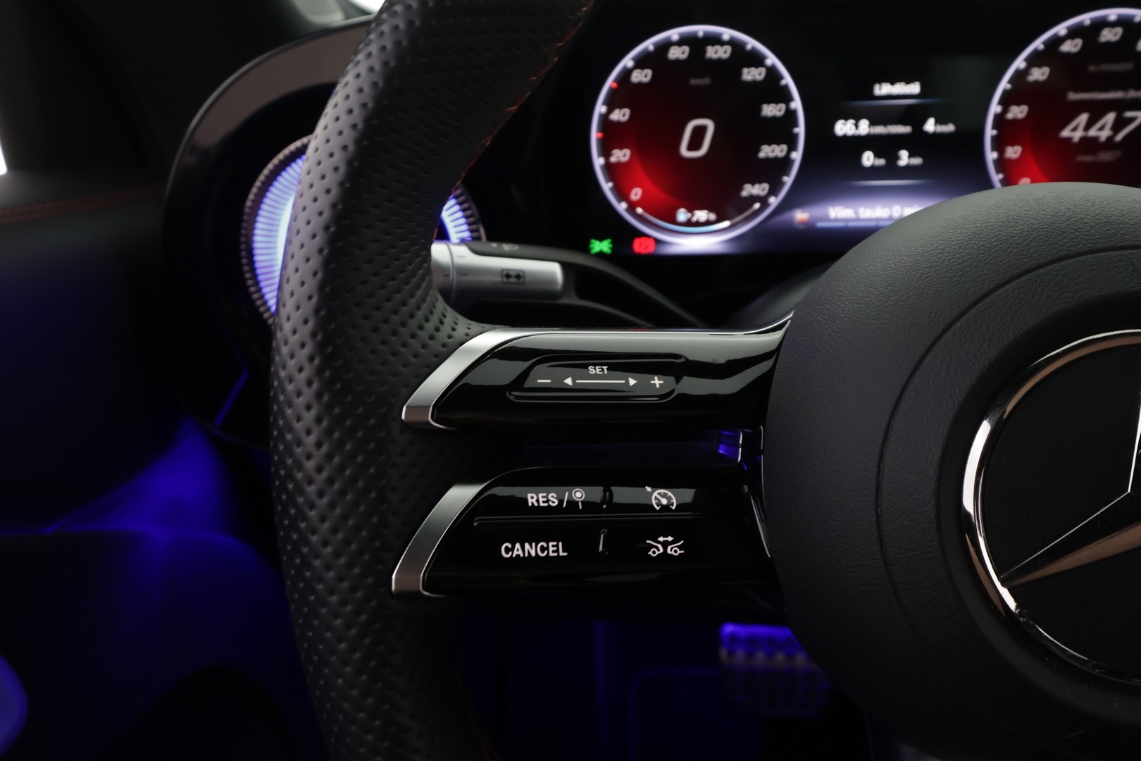 MERCEDES-BENZ CLA 2025