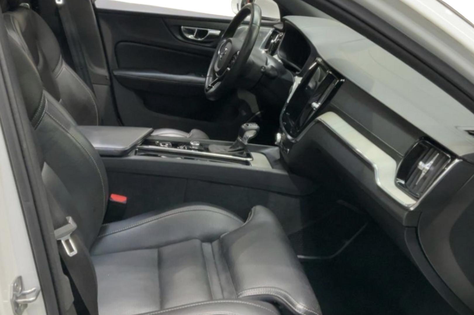 VOLVO V60 2019