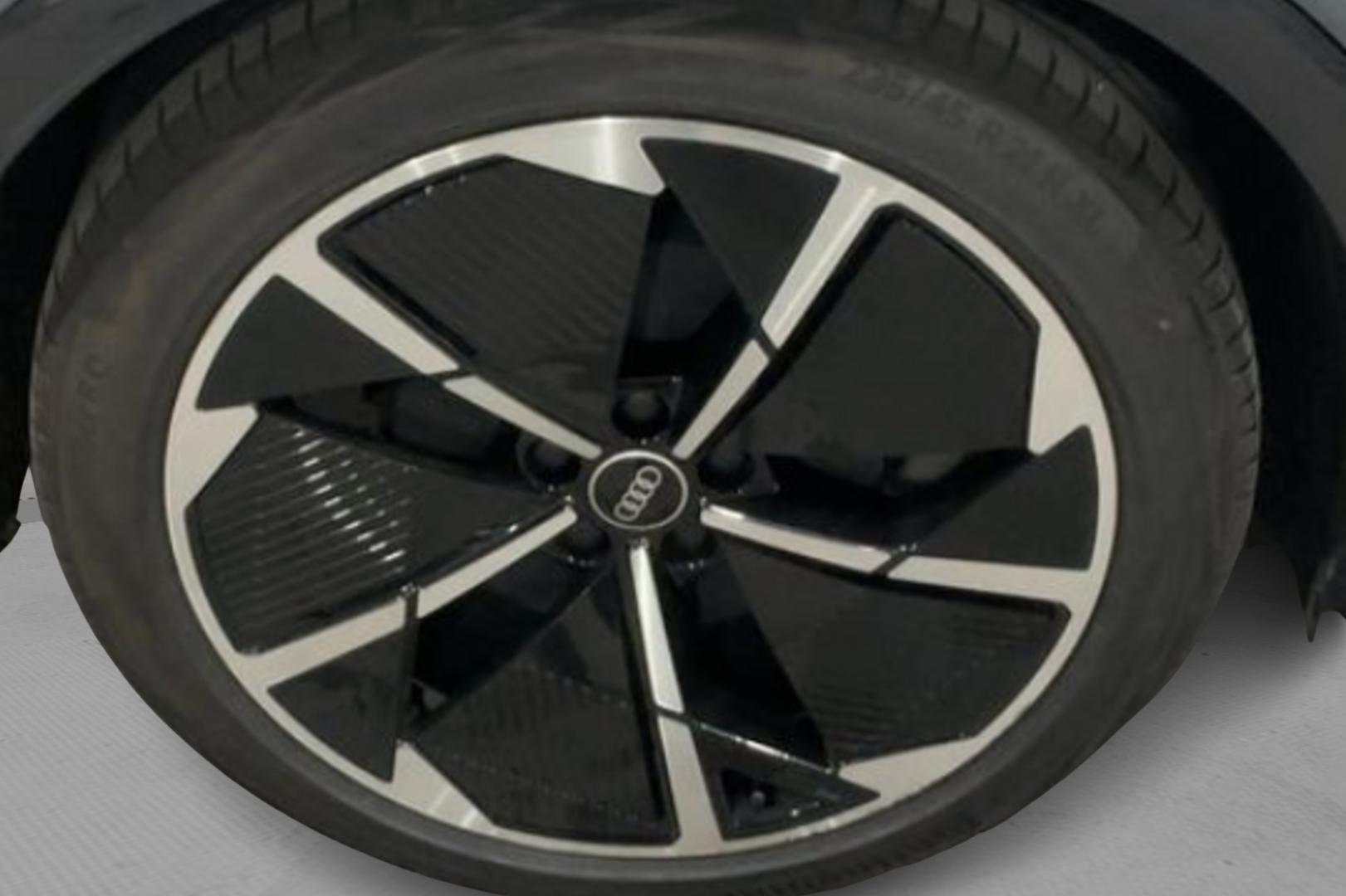 AUDI Q4 e-tron 2022