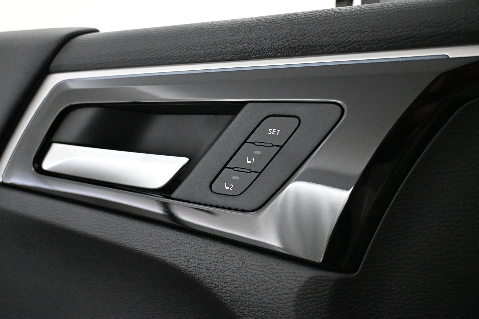 MITSUBISHI Outlander 2025