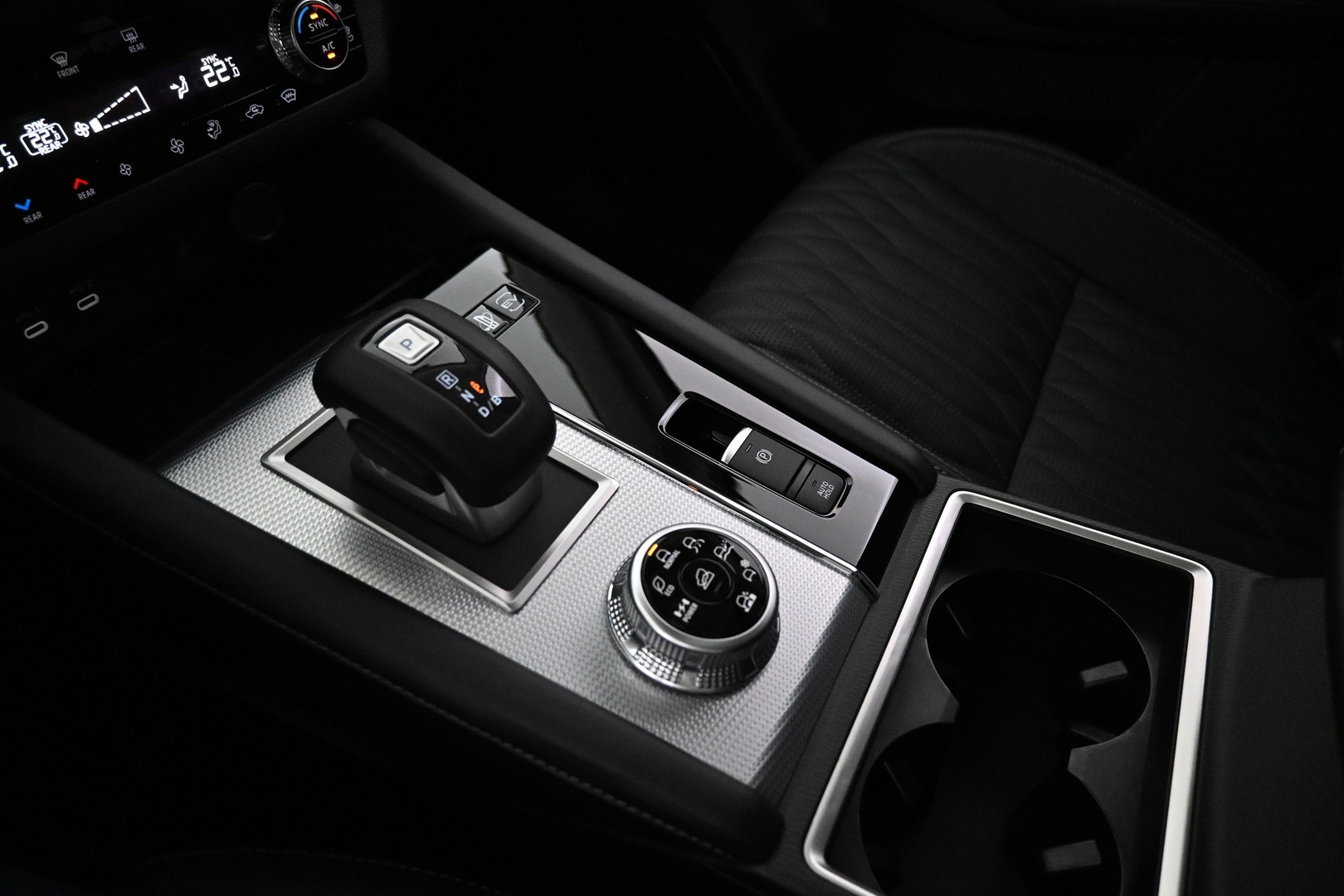 MITSUBISHI Outlander 2025