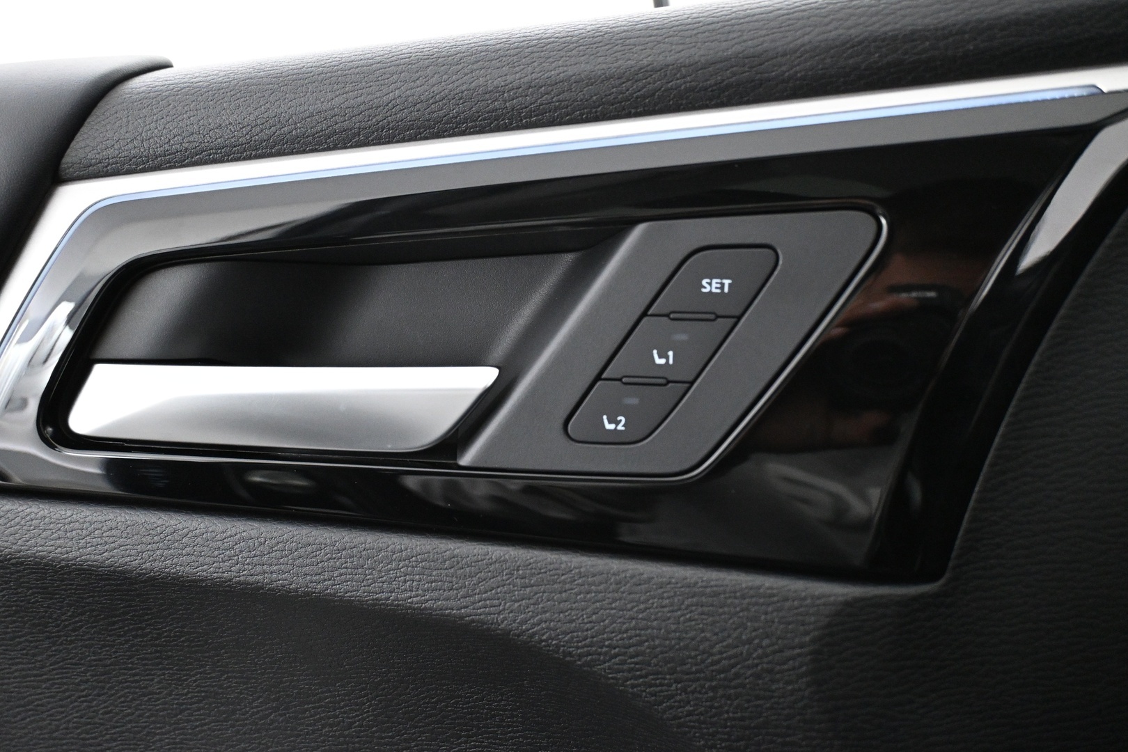 MITSUBISHI Outlander 2025