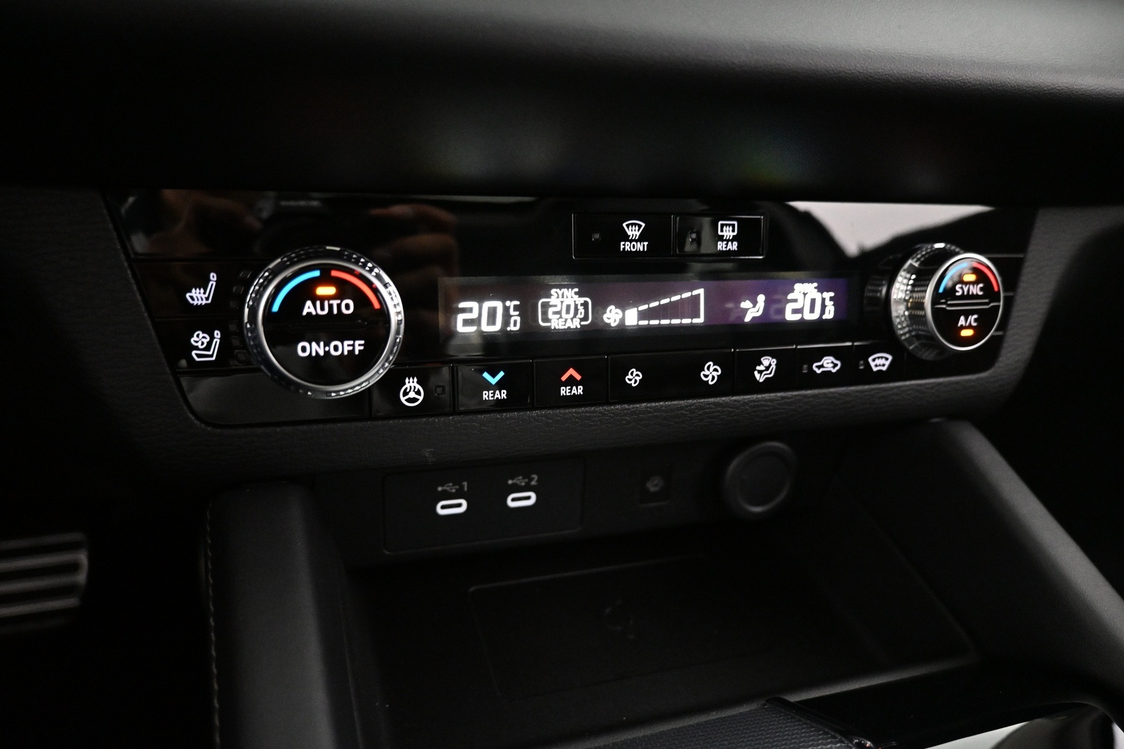 MITSUBISHI Outlander 2025