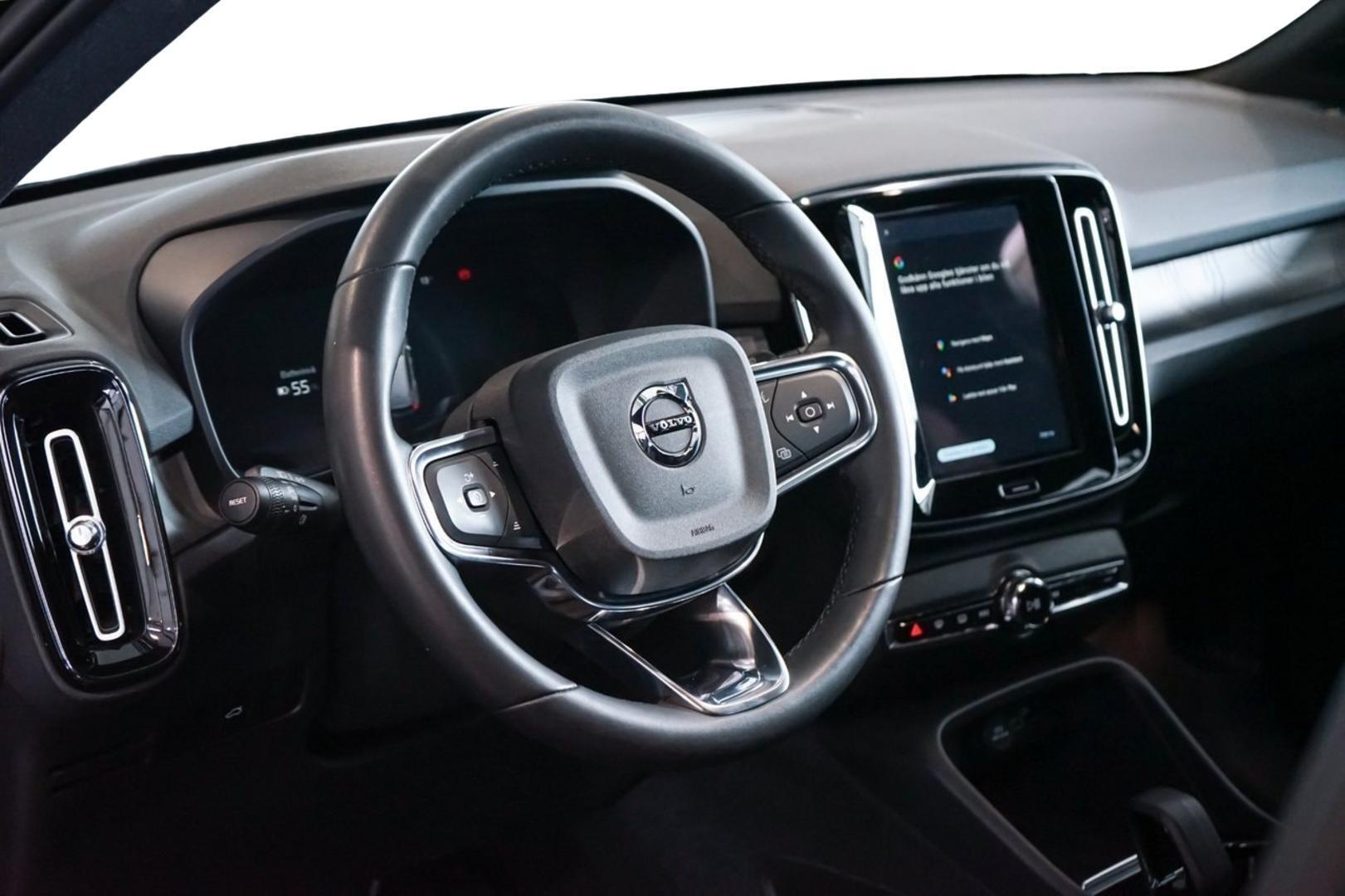 VOLVO XC40 2023
