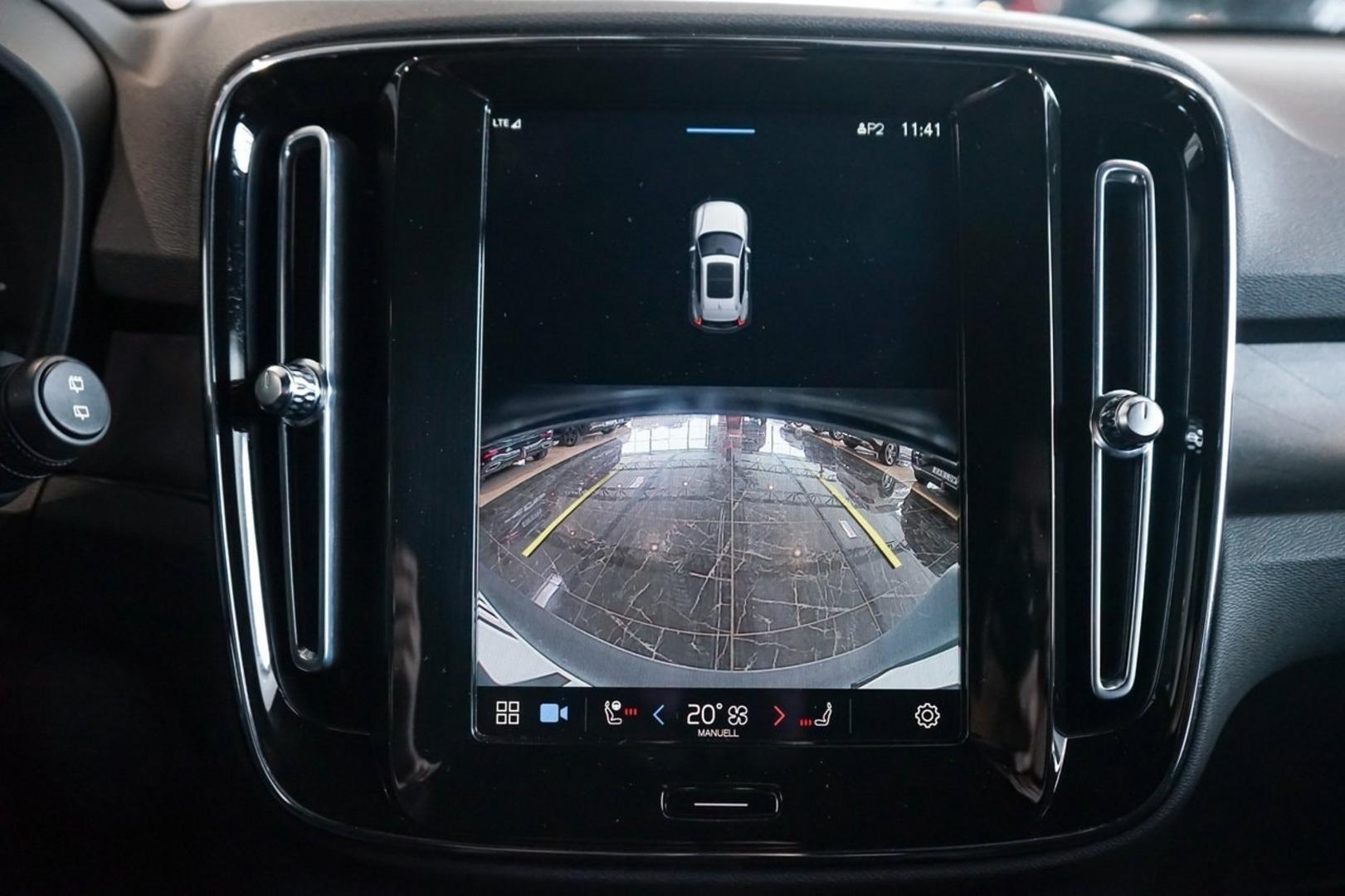 VOLVO XC40 2023