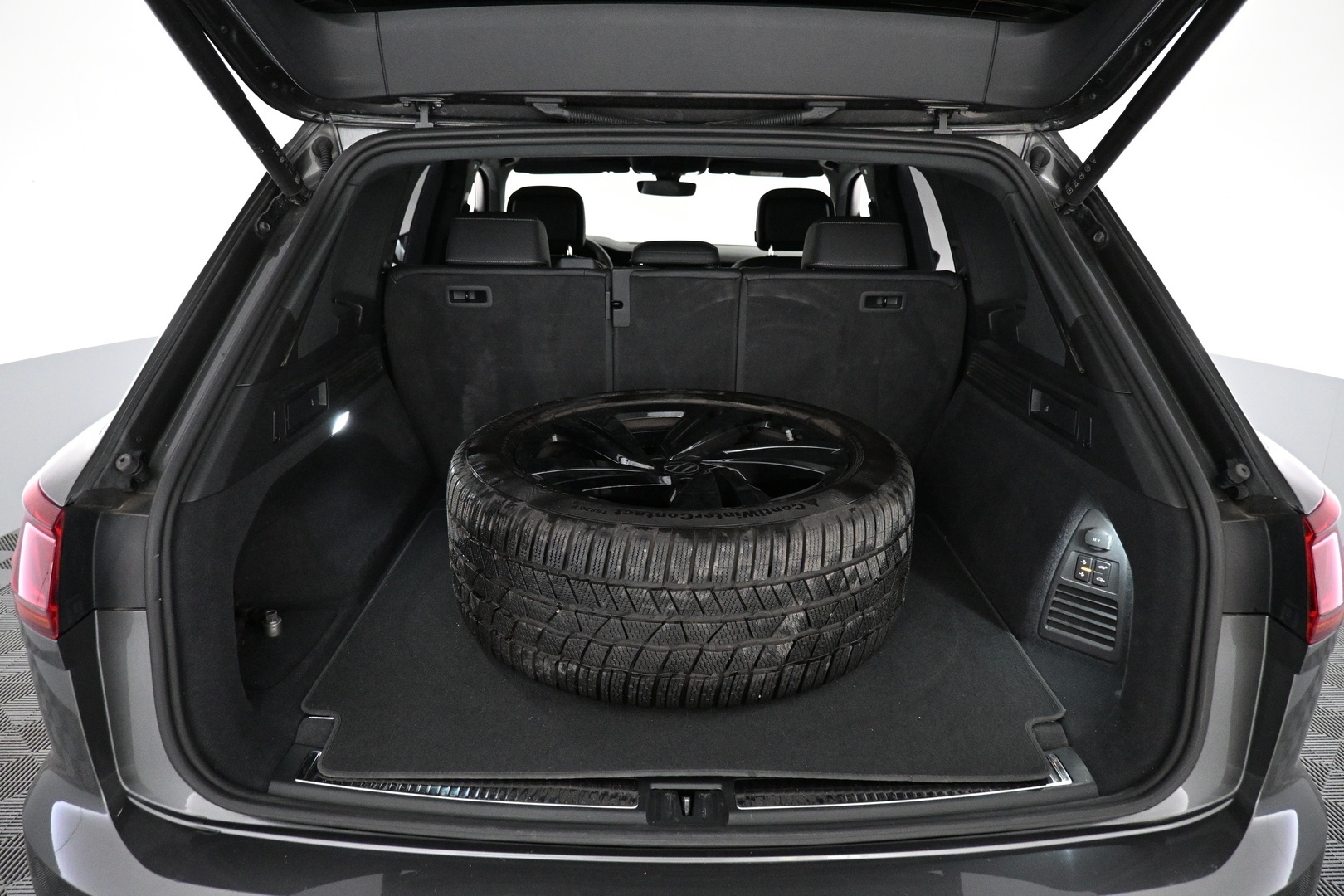 VOLKSWAGEN Touareg 2023