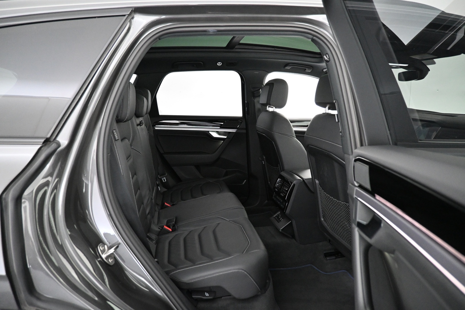 VOLKSWAGEN Touareg 2023