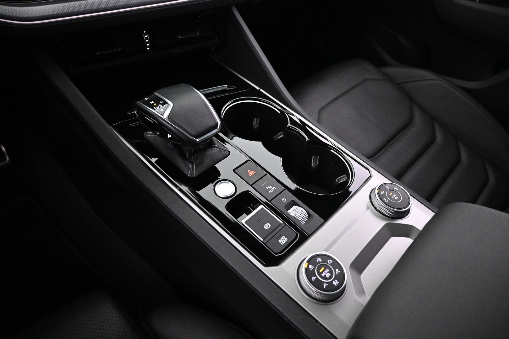 VOLKSWAGEN Touareg 2023