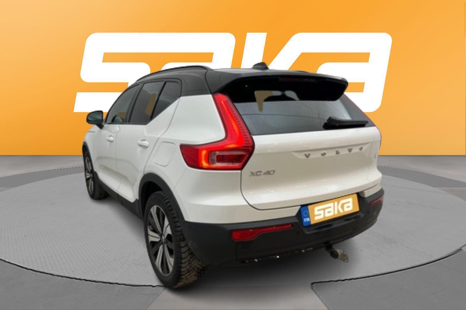 VOLVO XC40 2023