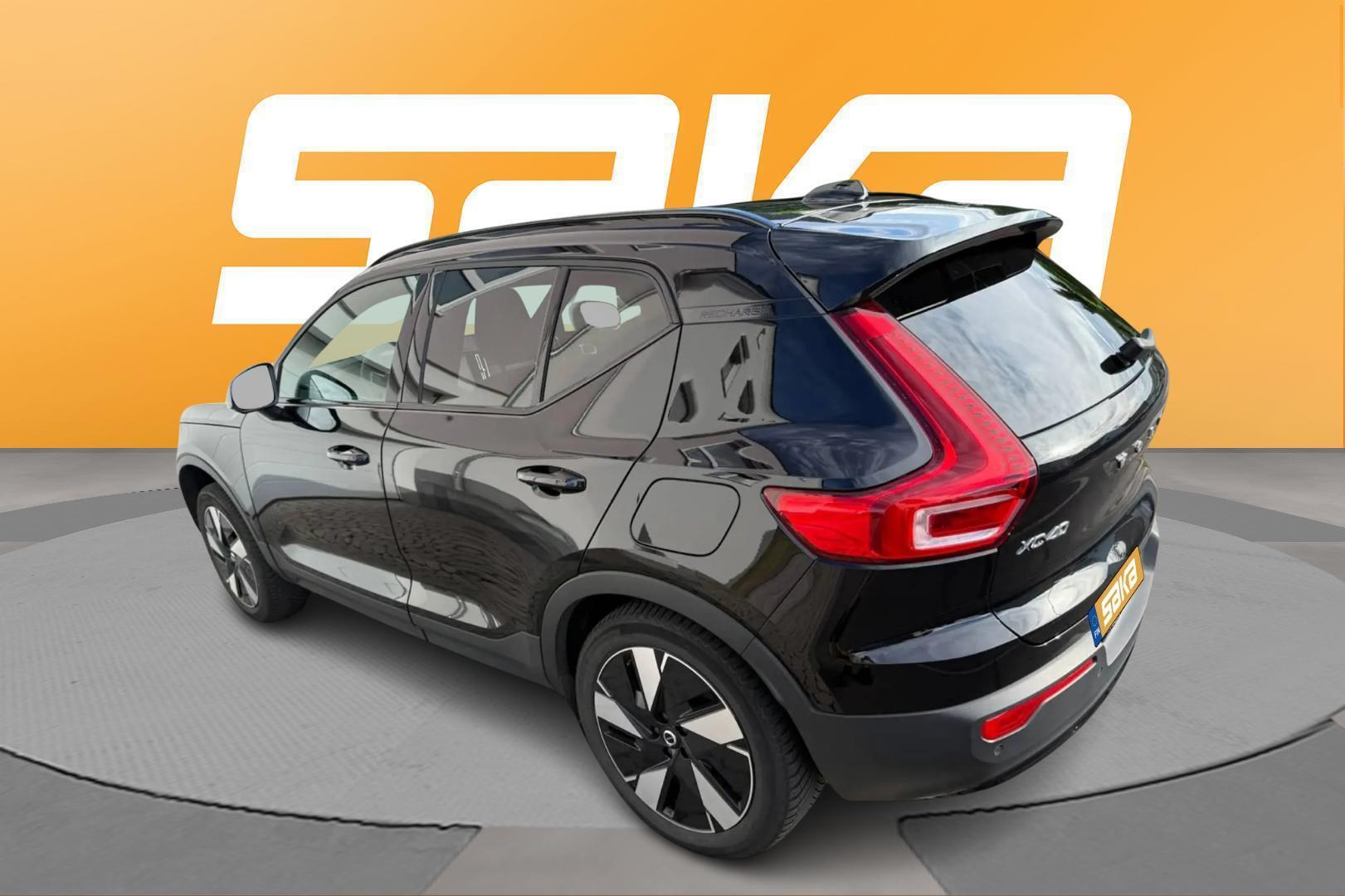 VOLVO XC40 2024