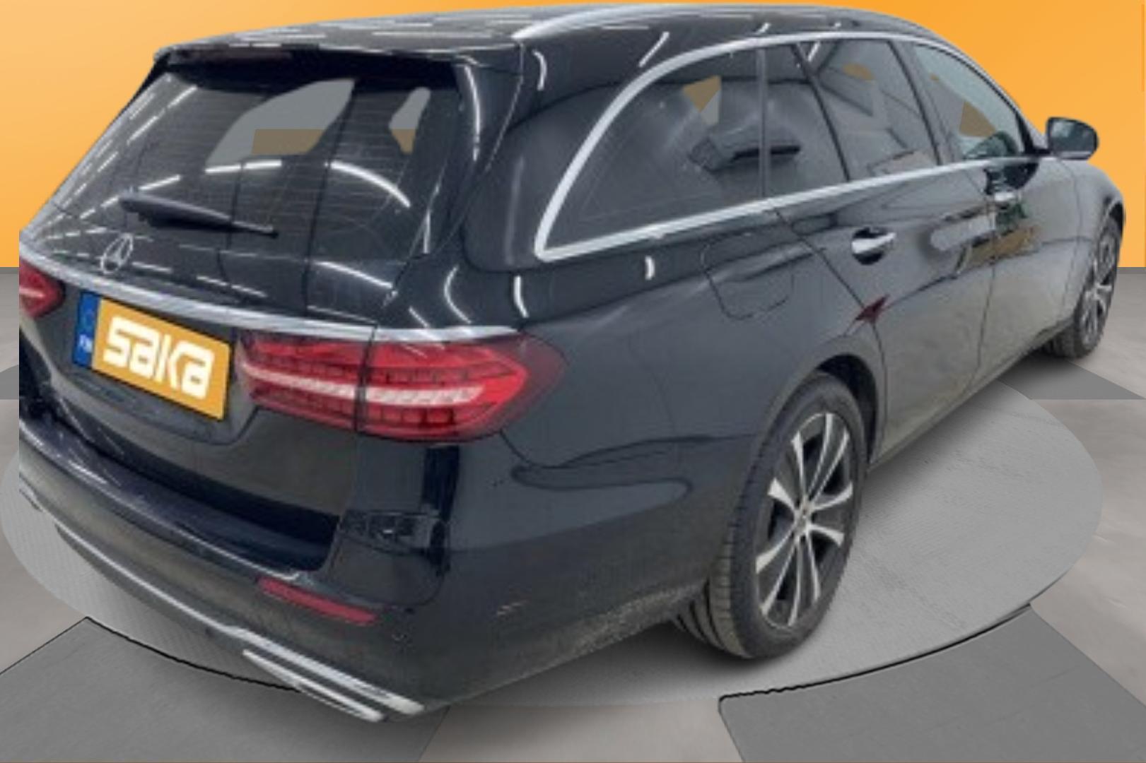 MERCEDES-BENZ E 2022