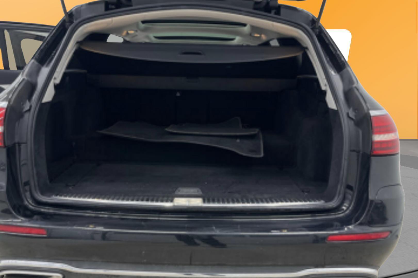 MERCEDES-BENZ E 2022