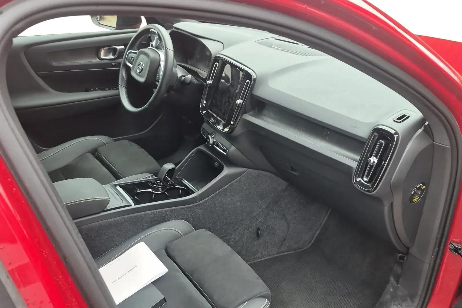 VOLVO C40 2024