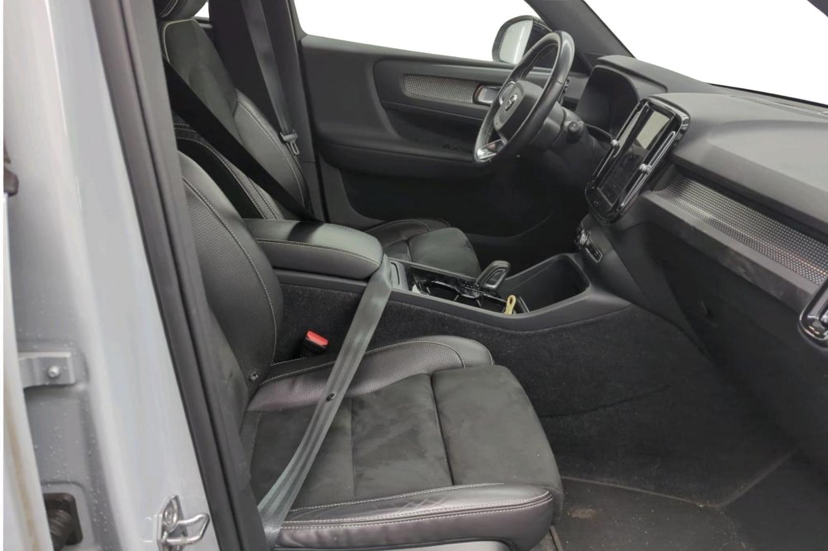 VOLVO XC40 2021