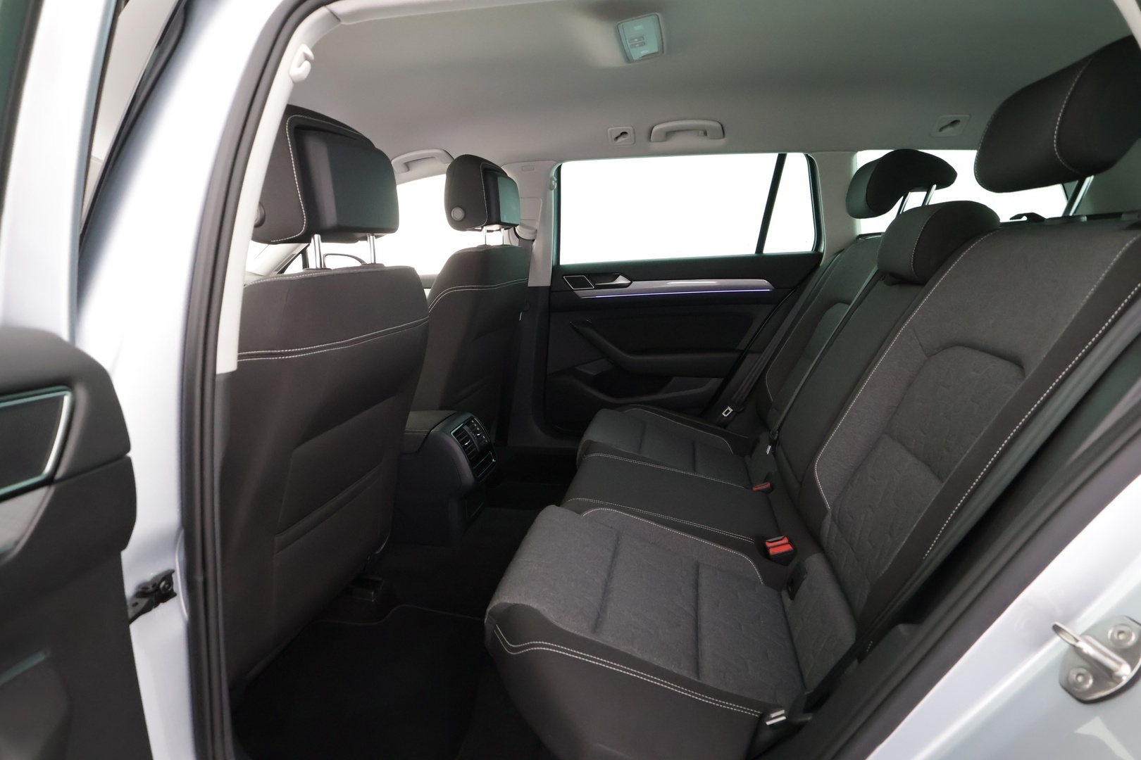 VOLKSWAGEN Passat 2023
