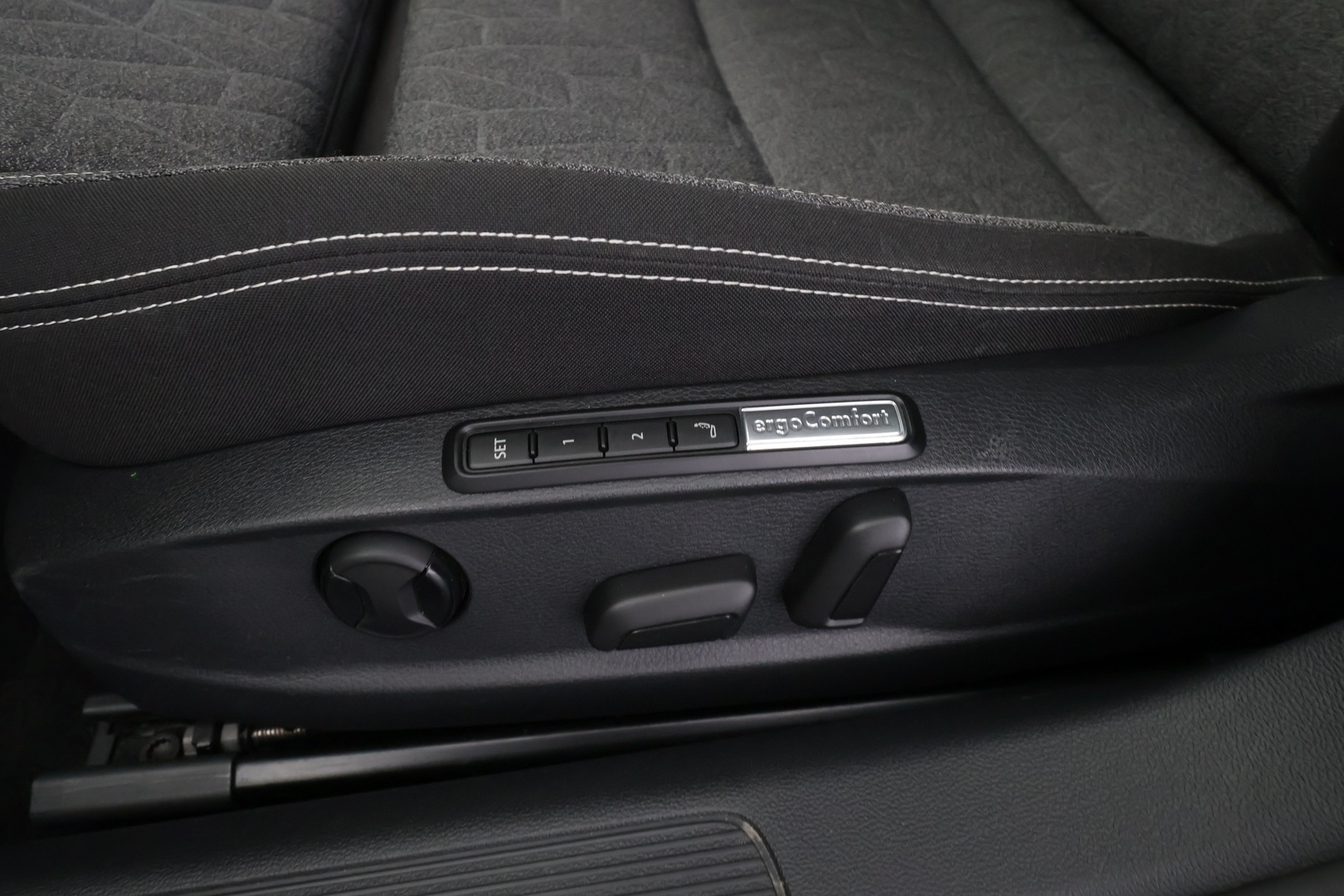 VOLKSWAGEN Passat 2023