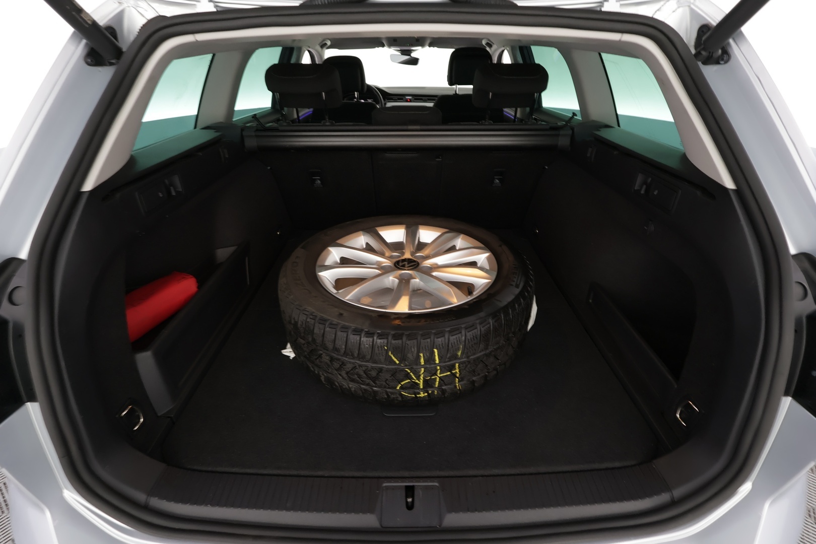 VOLKSWAGEN Passat 2023