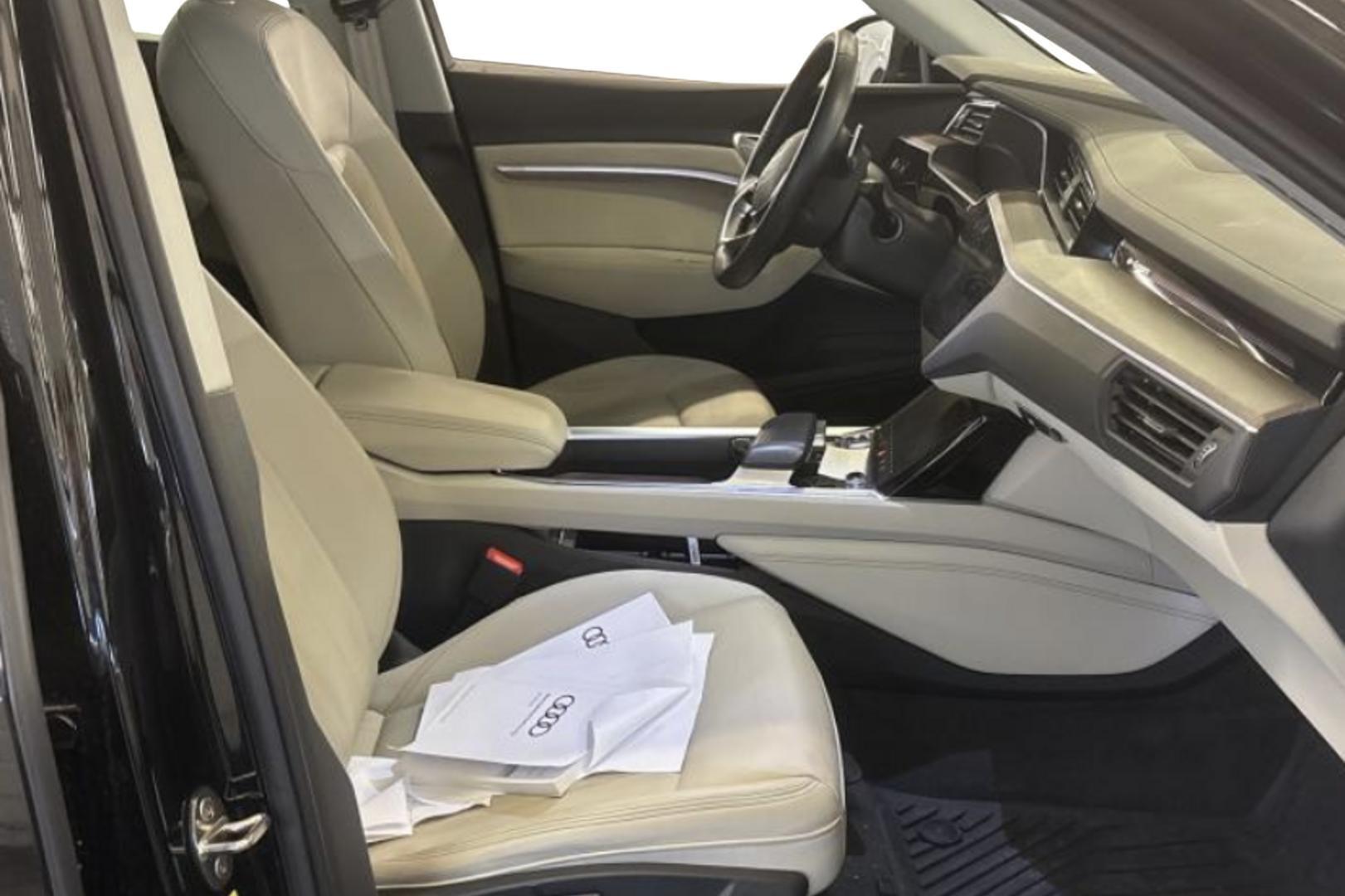 AUDI e-tron 2023
