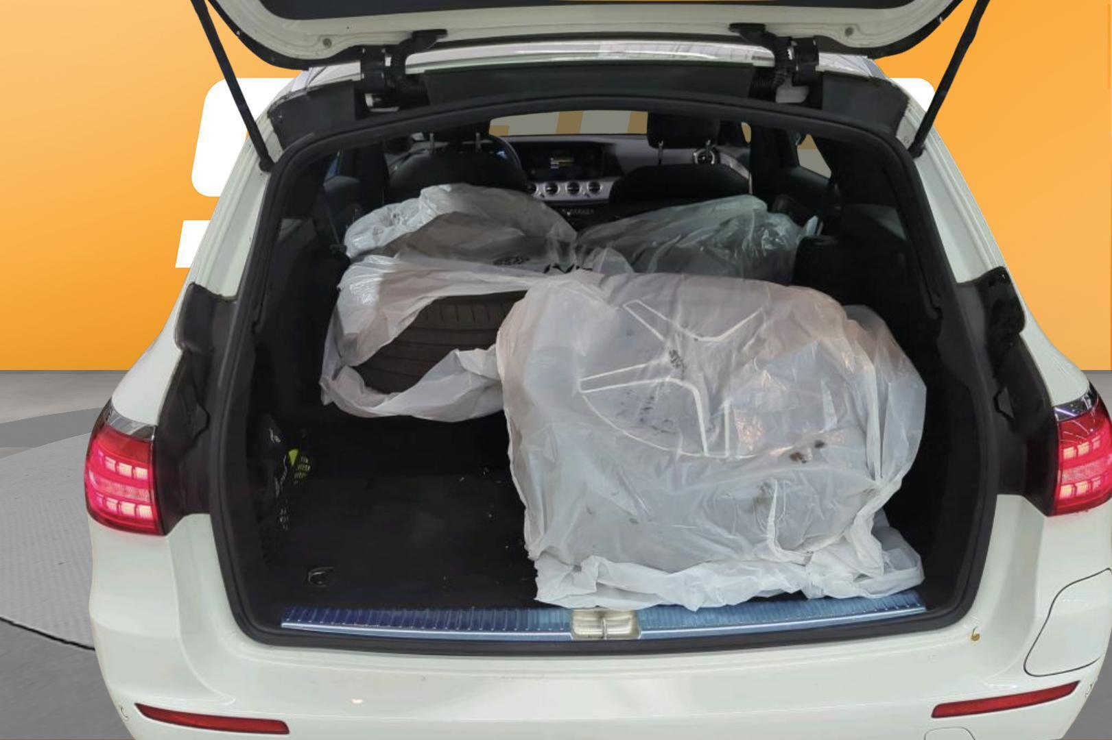 MERCEDES-BENZ E 2023