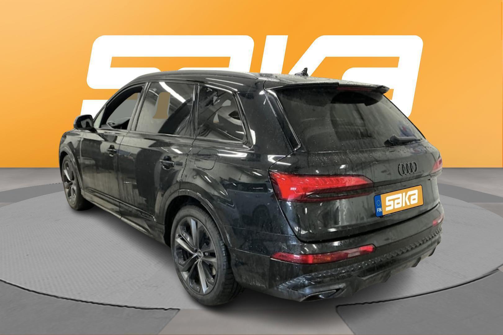 AUDI Q7 2025