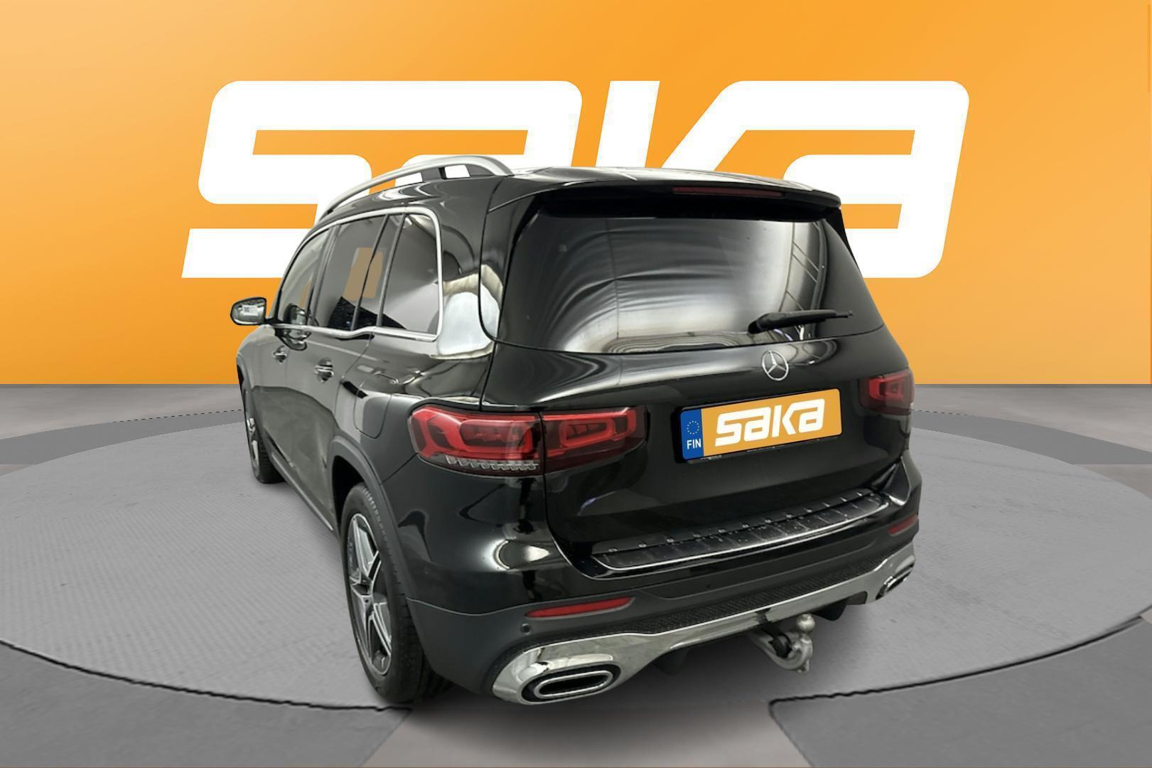 MERCEDES-BENZ GLB 2023