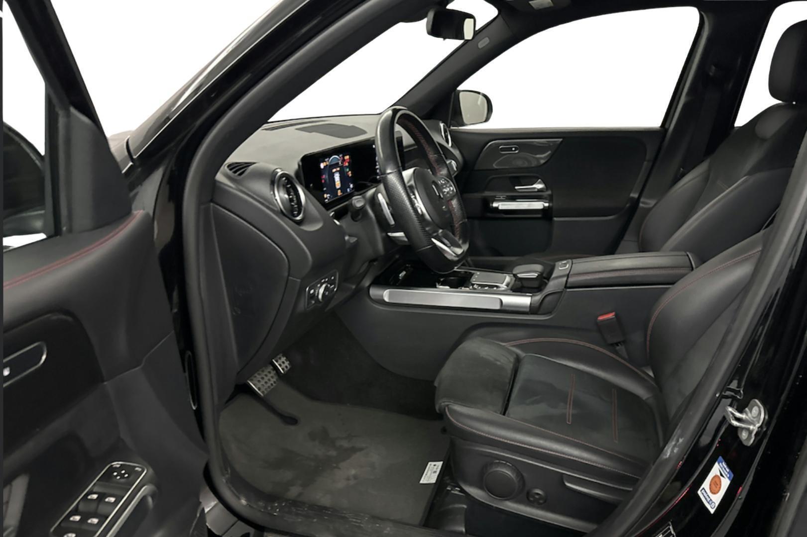 MERCEDES-BENZ GLB 2023