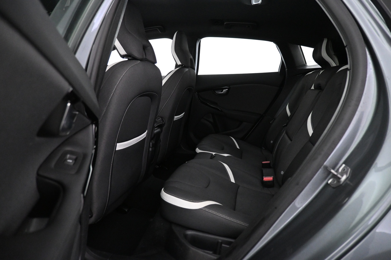 VOLVO V40 2019