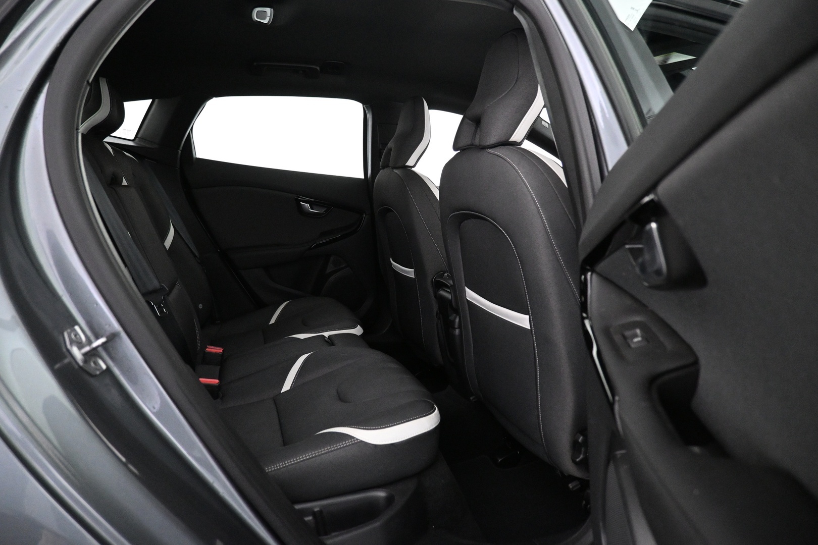 VOLVO V40 2019