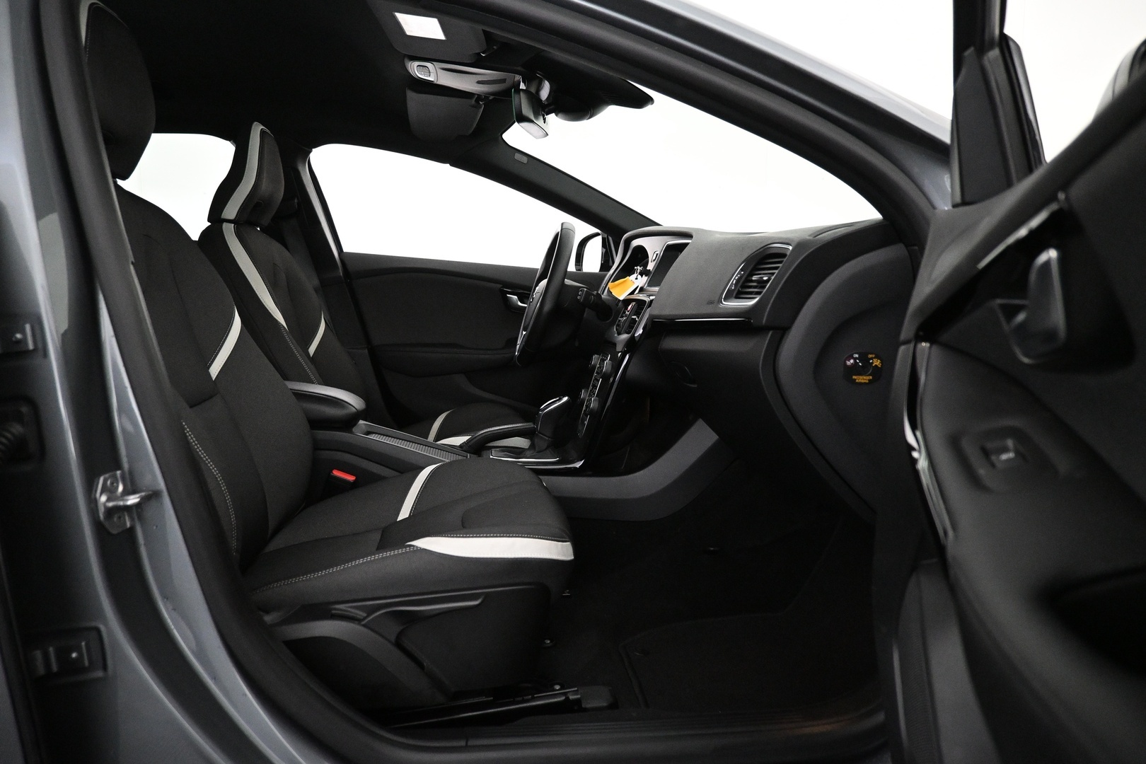 VOLVO V40 2019