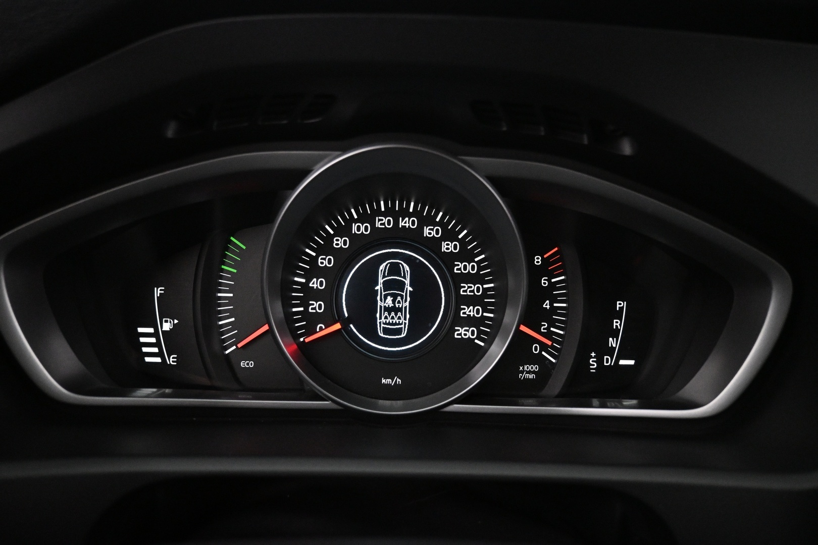 VOLVO V40 2019