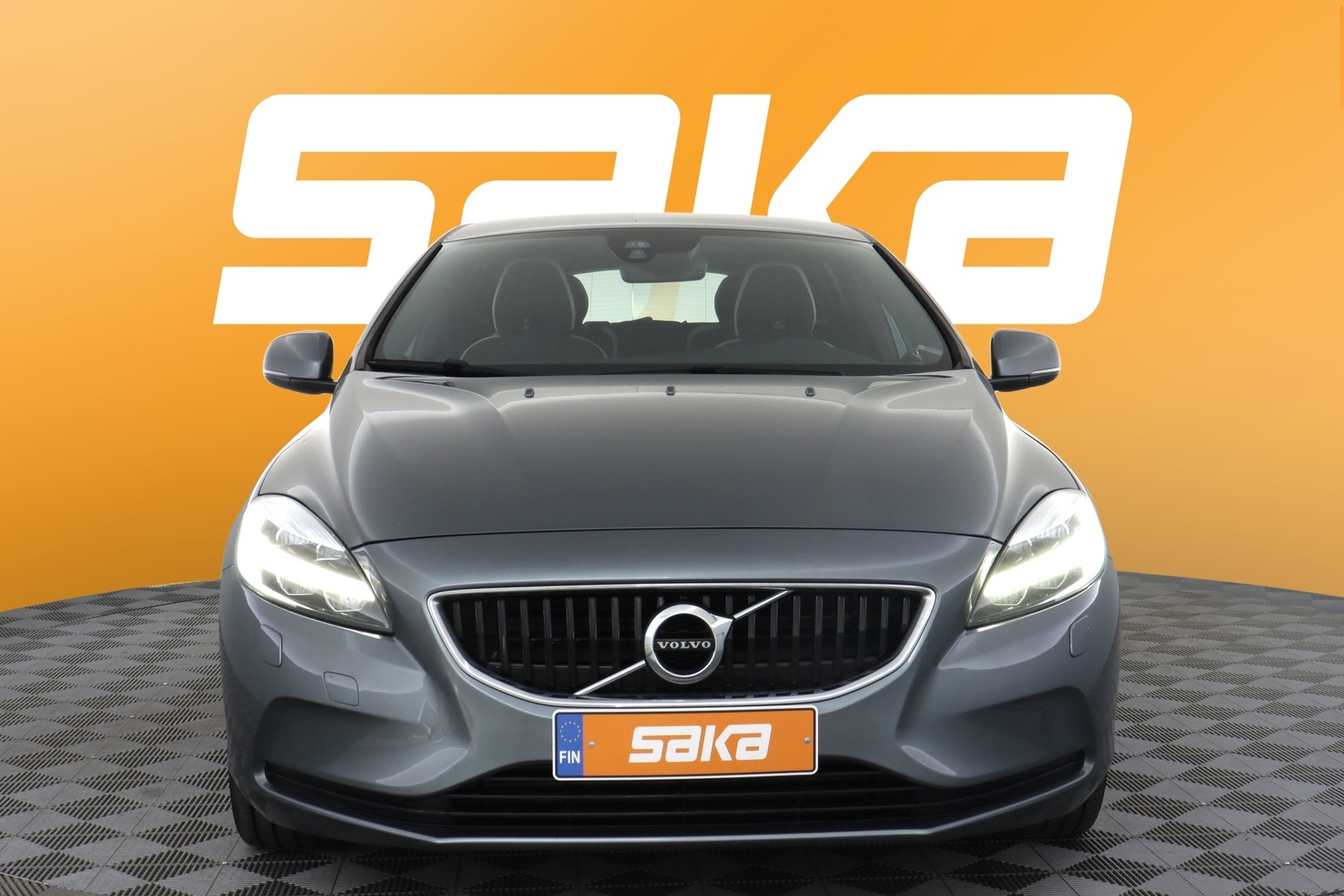 VOLVO V40 2019