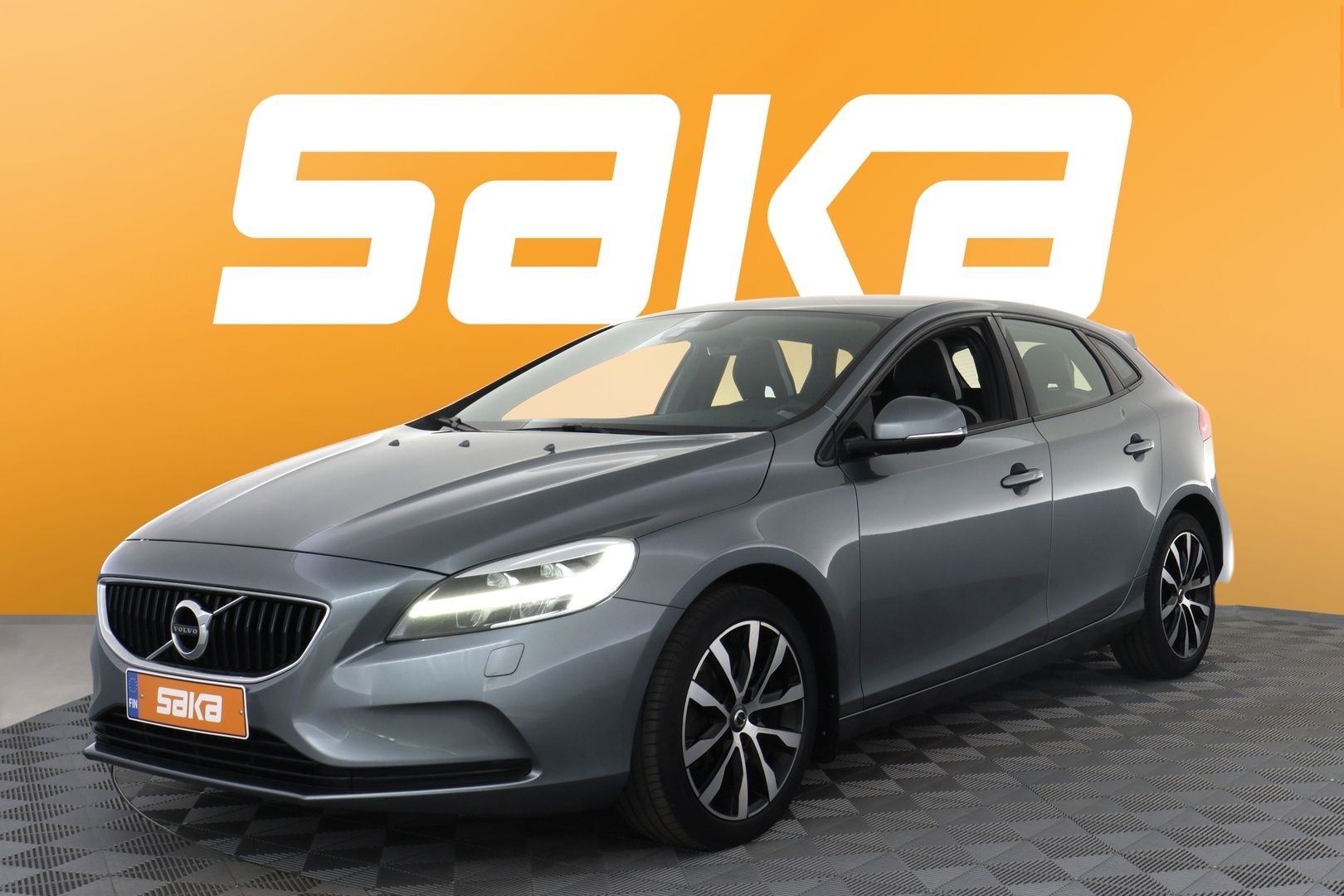 VOLVO V40 2019