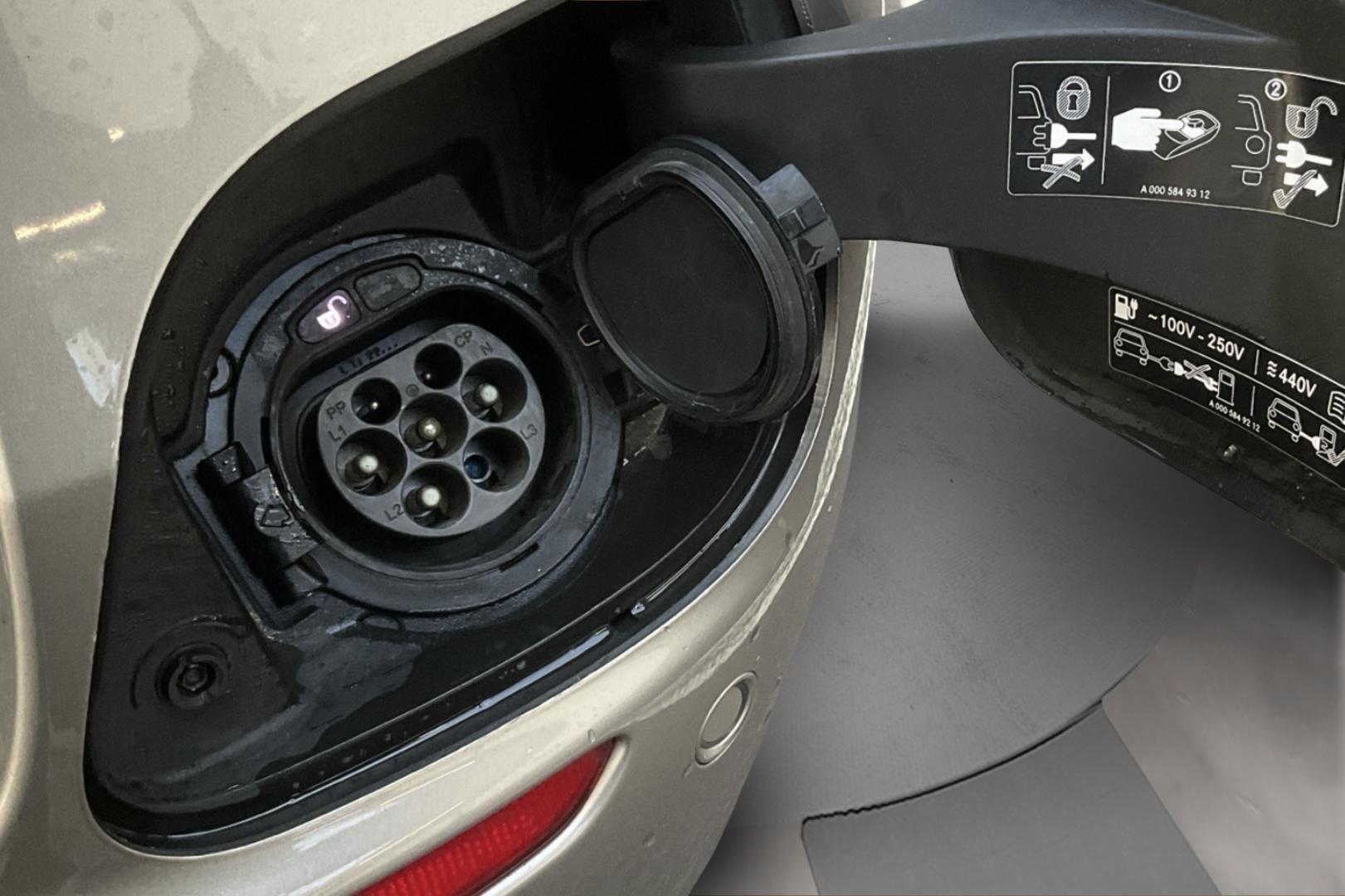 MERCEDES-BENZ E 2021