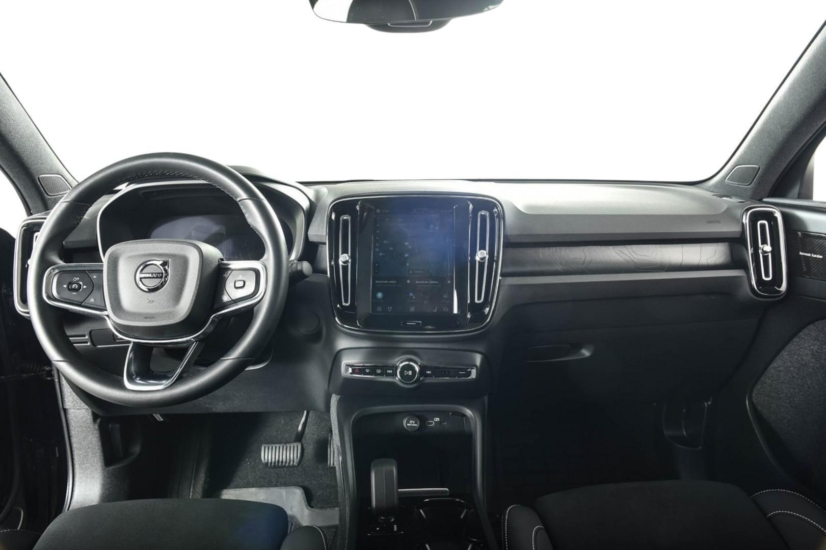 VOLVO C40 2024
