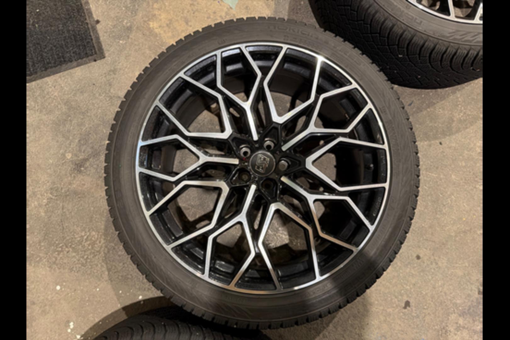 POLESTAR 4 2025