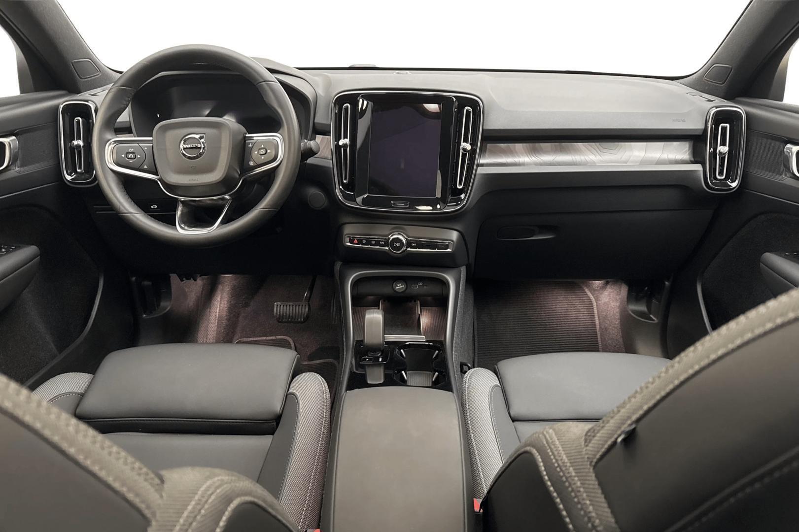VOLVO C40 2024
