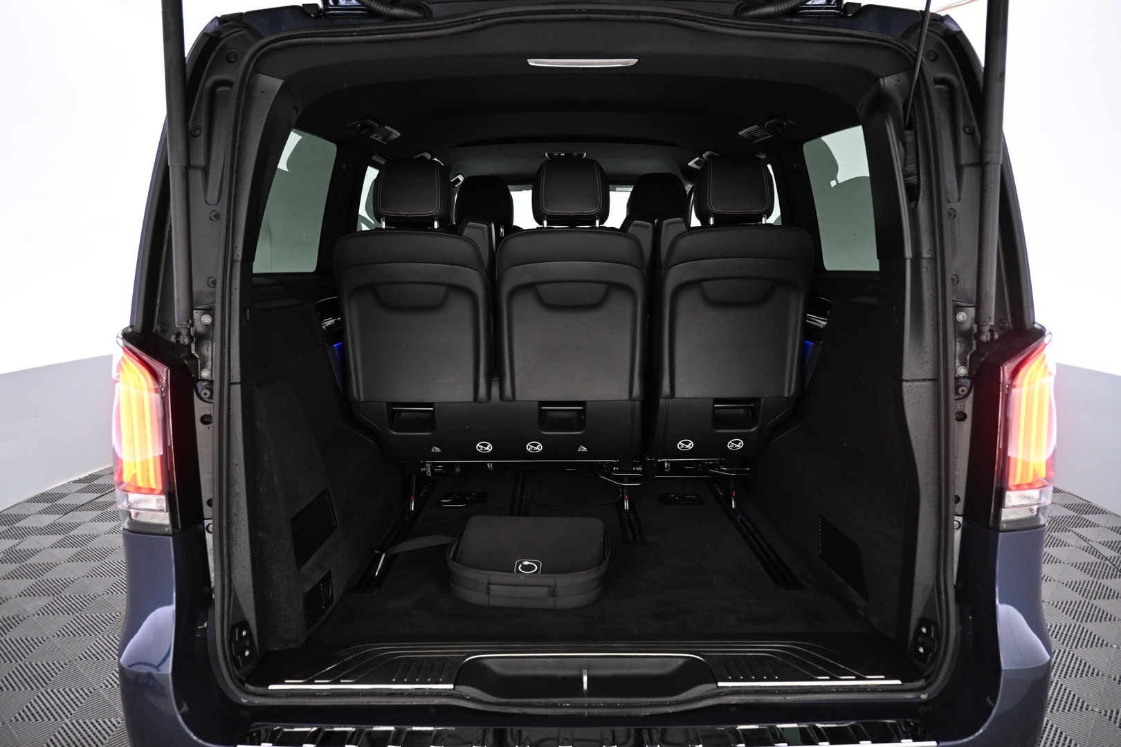 MERCEDES-BENZ EQV 2025