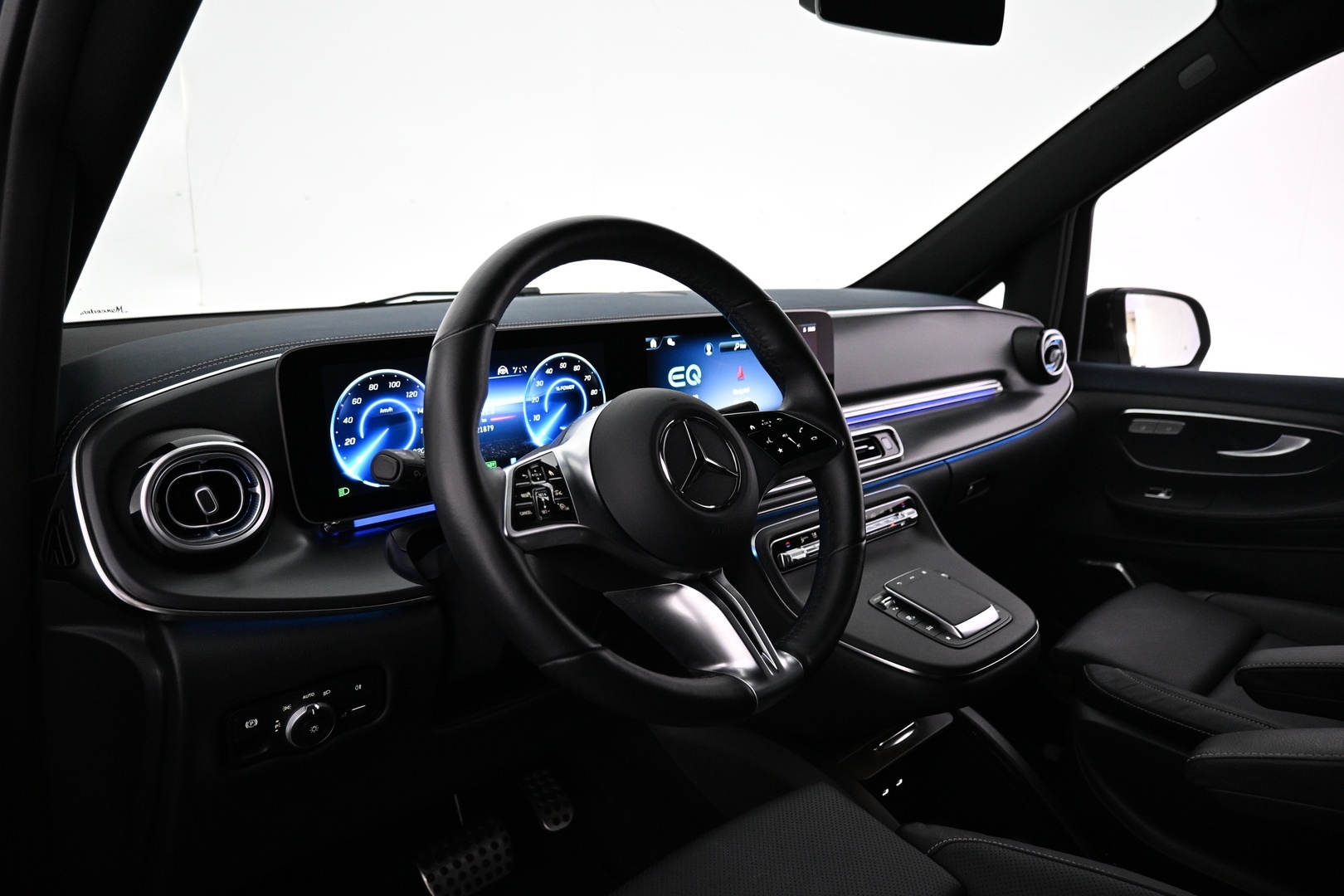MERCEDES-BENZ EQV 2025